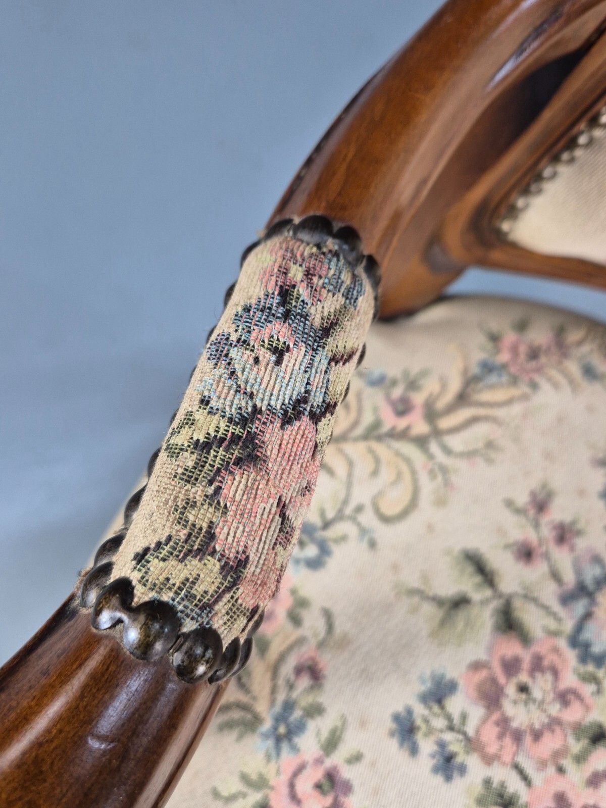 photo vintage Vintage Rococo Armchair French Style Danish Made Floral 1960s Retro Eb9638 Vcar
