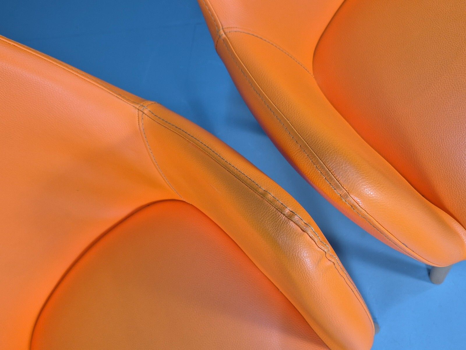 2 Vintage Orange Bucket Form Vinyl Armchairs Retro Modern Eb9708 Mnor photo 250.0