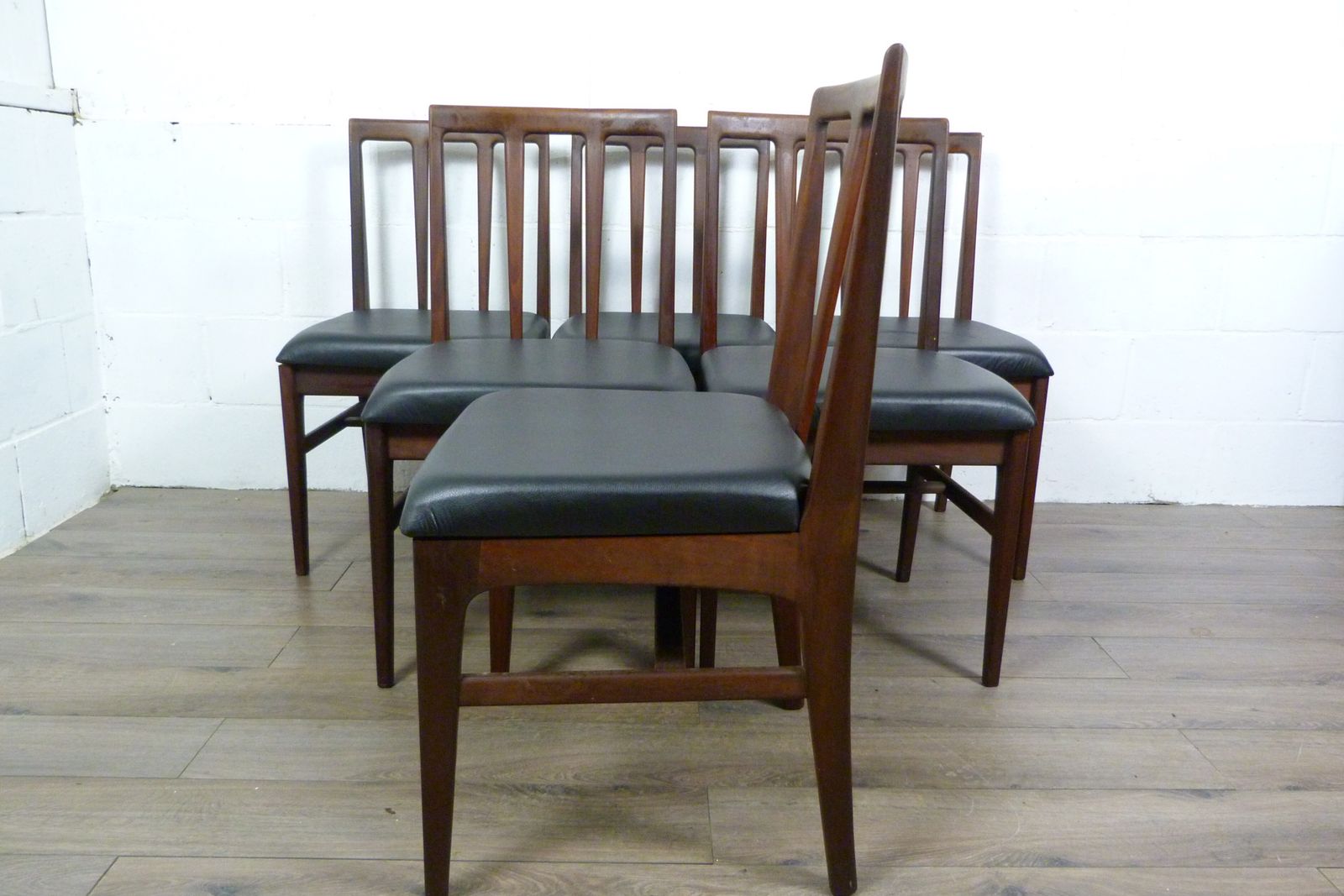 photo vinterior Younger Teak Extending Dining Table & Six Chairs
