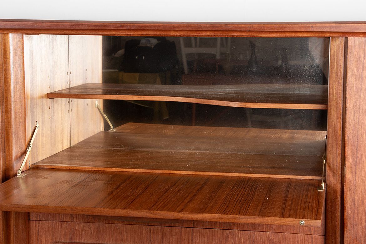 Buffet danois en teck par Ærthoj Jensen and Mølholm Herning, années 1960. photo vinterior