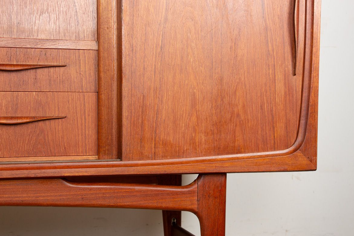 photo furniture Buffet danois en teck par Ærthoj Jensen and Mølholm Herning, années 1960.