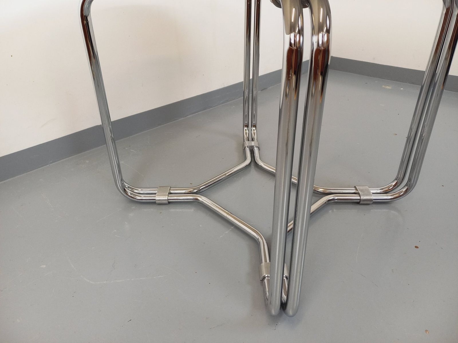 Space Age Round Table In Smoked Glass And Chrome Metal photo vinterior