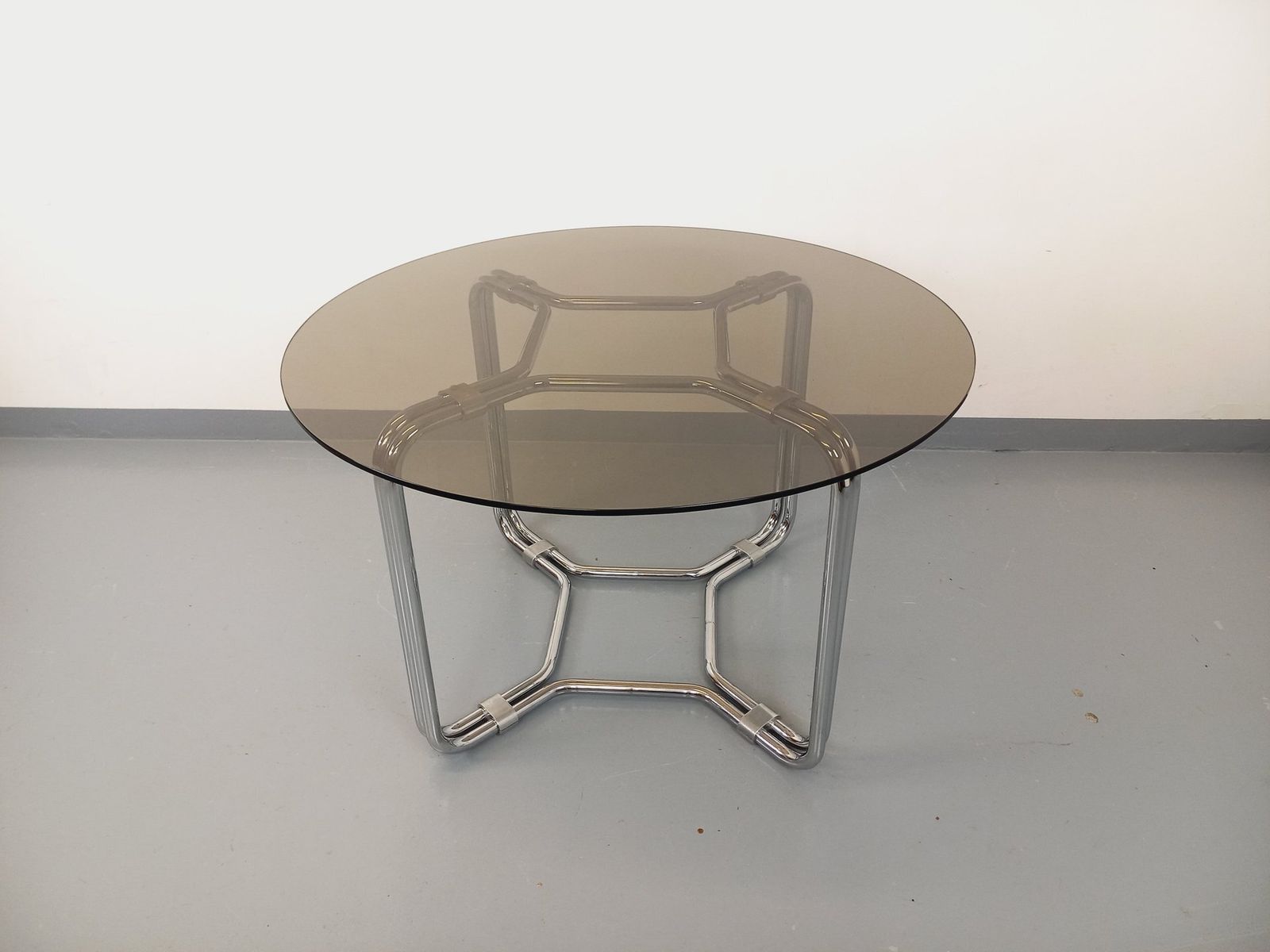 photo vinterior Space Age Round Table In Smoked Glass And Chrome Metal