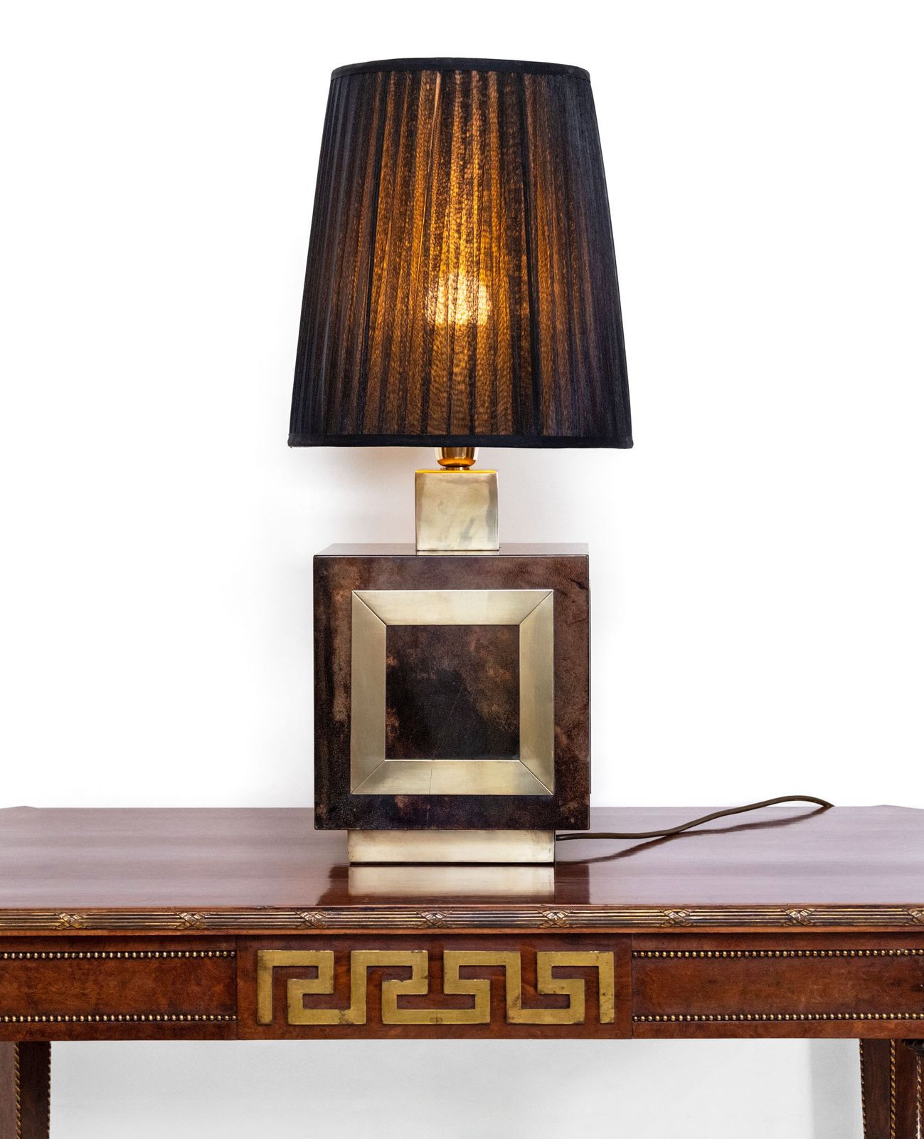 photo vinterior Italian Lacquered Vellum & Brass Large Table Lamp And Shade Attr Aldo Tura 1960