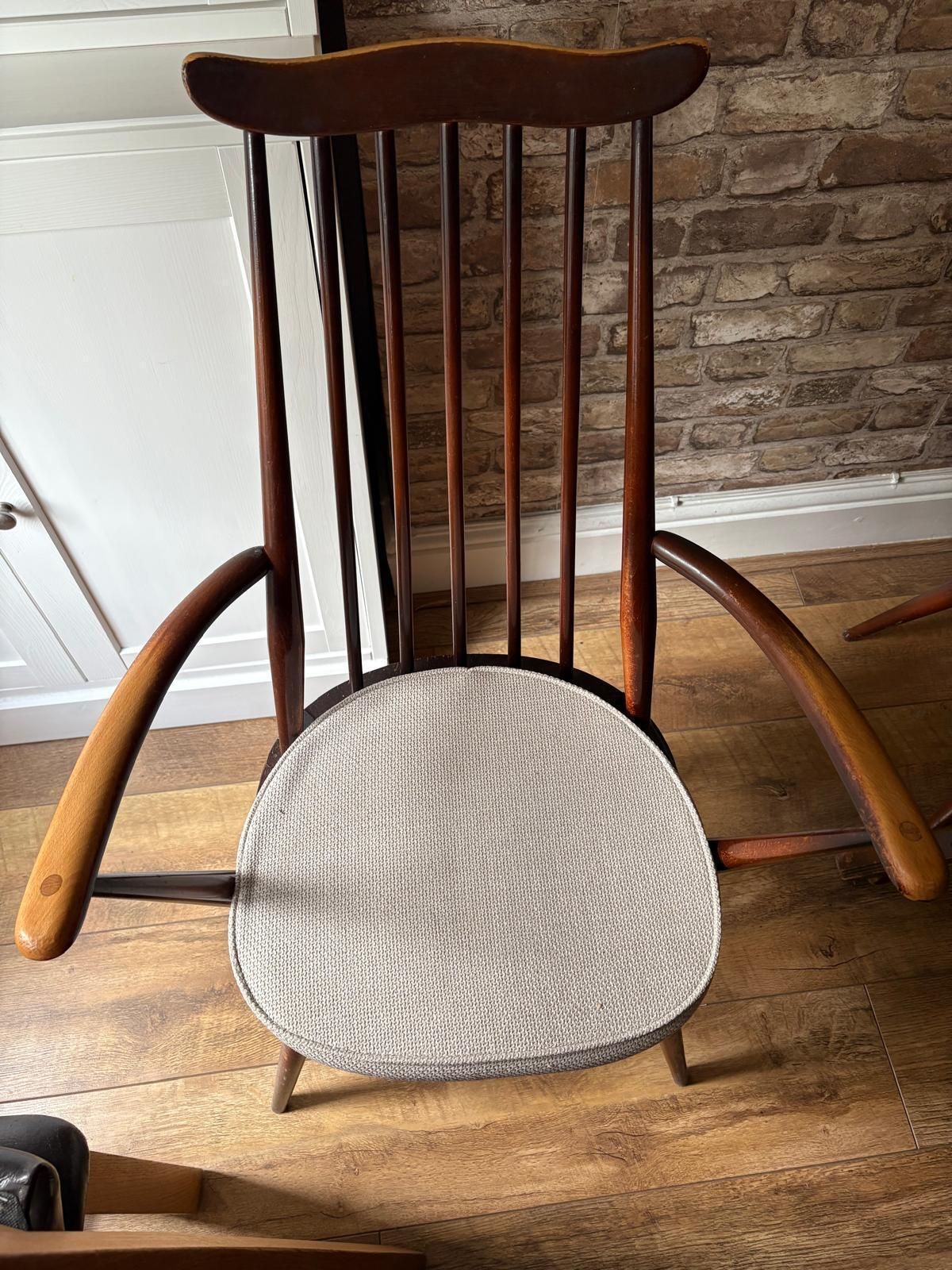 Ercol Dining Table And Chairs Included 2 Carver Chairs With Seat Cushions photo 250.0