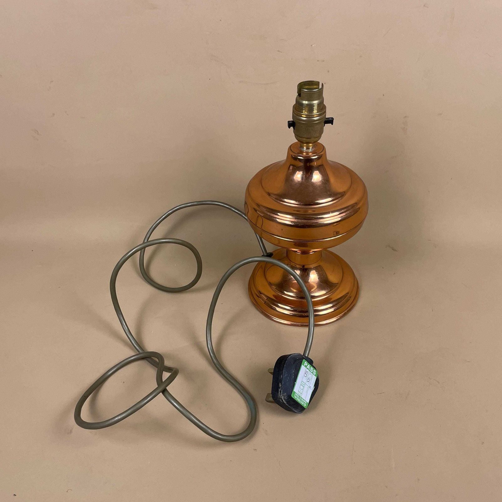 photo furniture Vintage Copper Table Lamp Side Light Medium Metal Pac Tested 2025