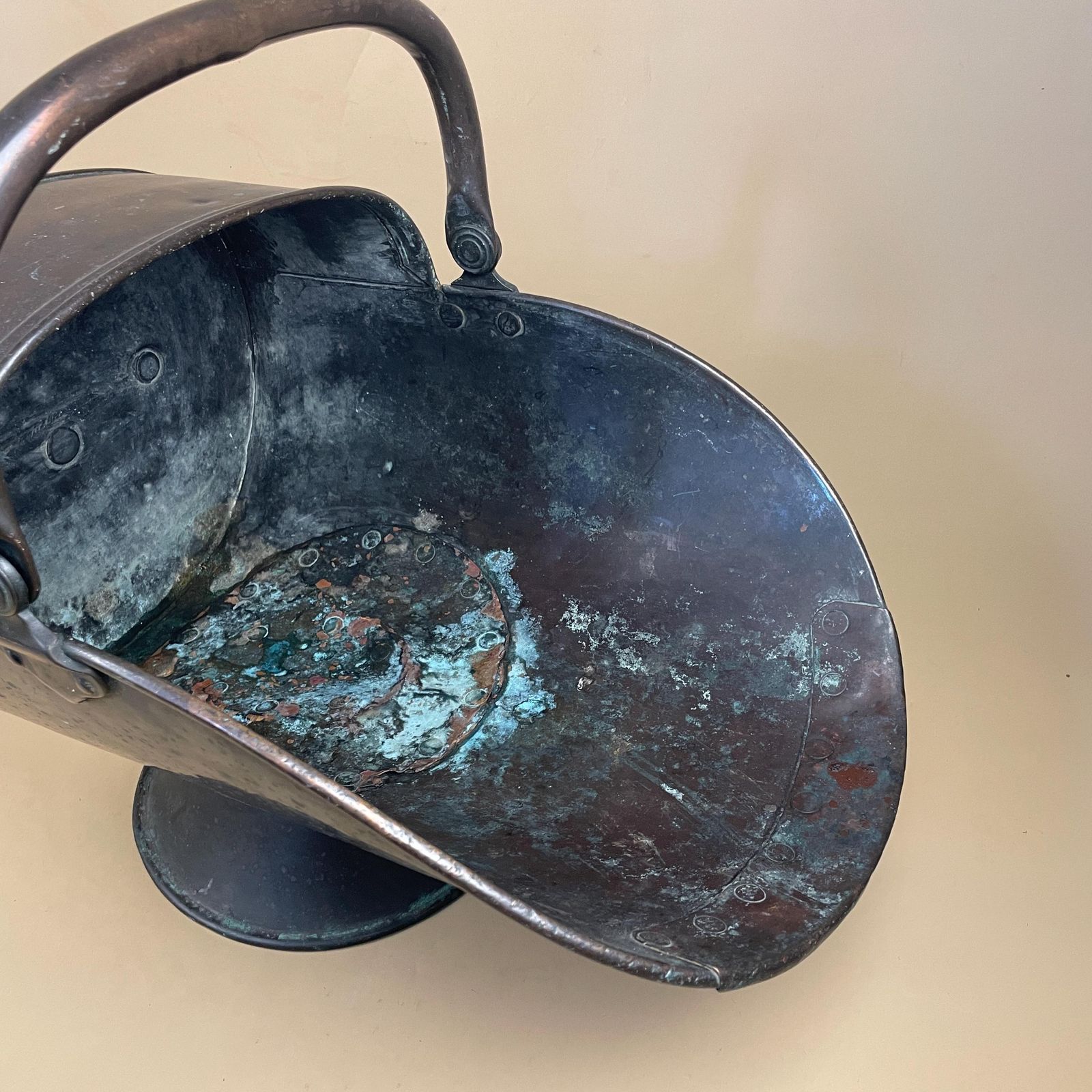 Antique Metal Dark Copper Coal Bucket Handle Fireside Fire Side Scuttle Log Helmet Farmhouse Cottage Aged Patina Vintage Fireplace Bronze photo vintage