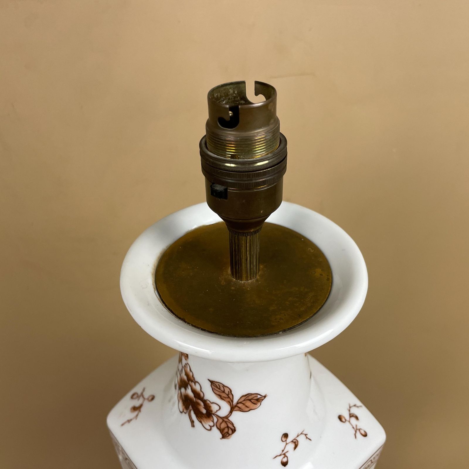 Vintage Ceramic Floral Pattern Lamp Light Bedside Table White Burgundy Red Wooden Base Antique Gold Brass Trims Pac Tested Chinoiserie photo Lighting
