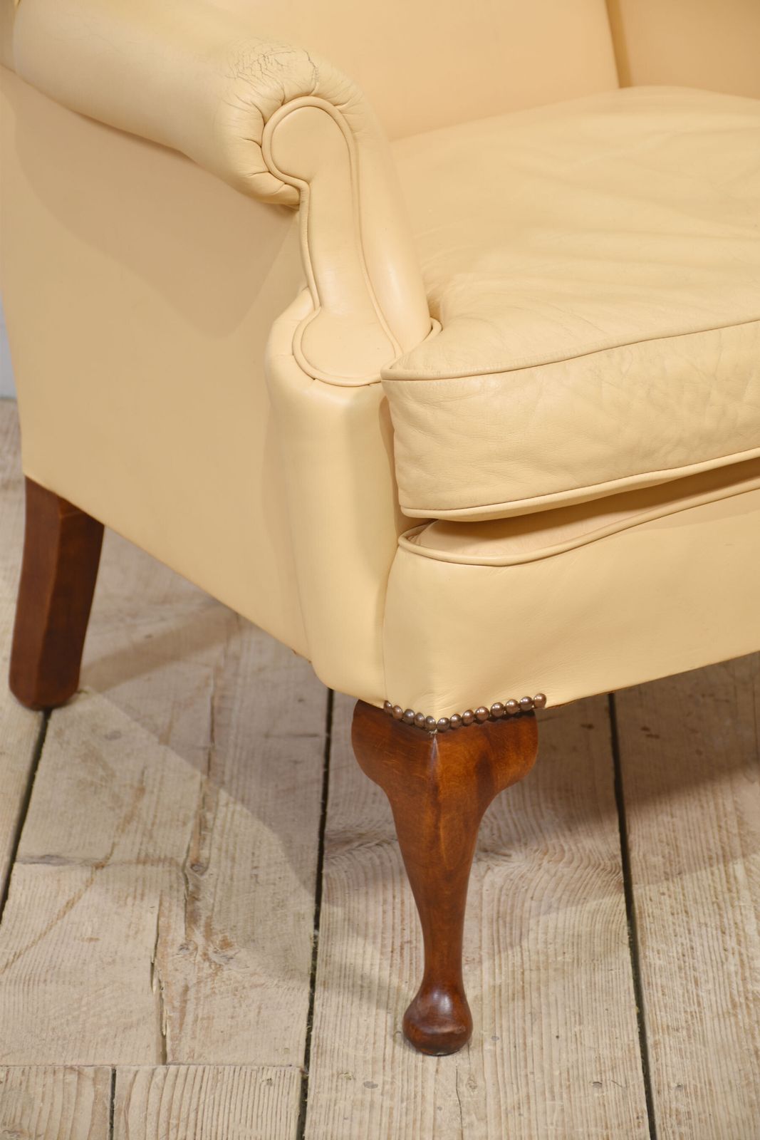 Georgian Style Wingback Armchair photo vinterior