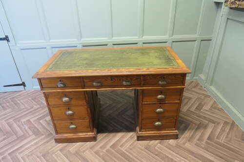Heavy Quality Late Victorian Pitch Pine Pedestal Desk photo 1500.0
