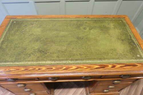 Heavy Quality Late Victorian Pitch Pine Pedestal Desk photo vinterior