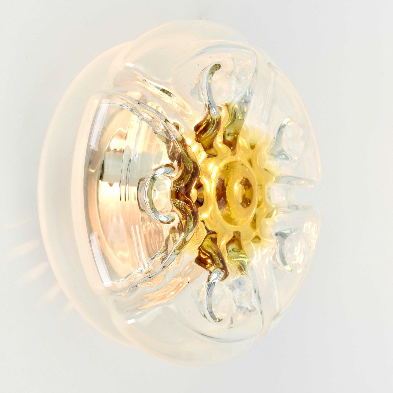 photo furniture Mid Century Italiaanse Plafondlamp Of Wandlamp | Mazegga Murano Vintage Retro Jaren 1960 | Wit En Verbrand Oranje Glas | Mcm
