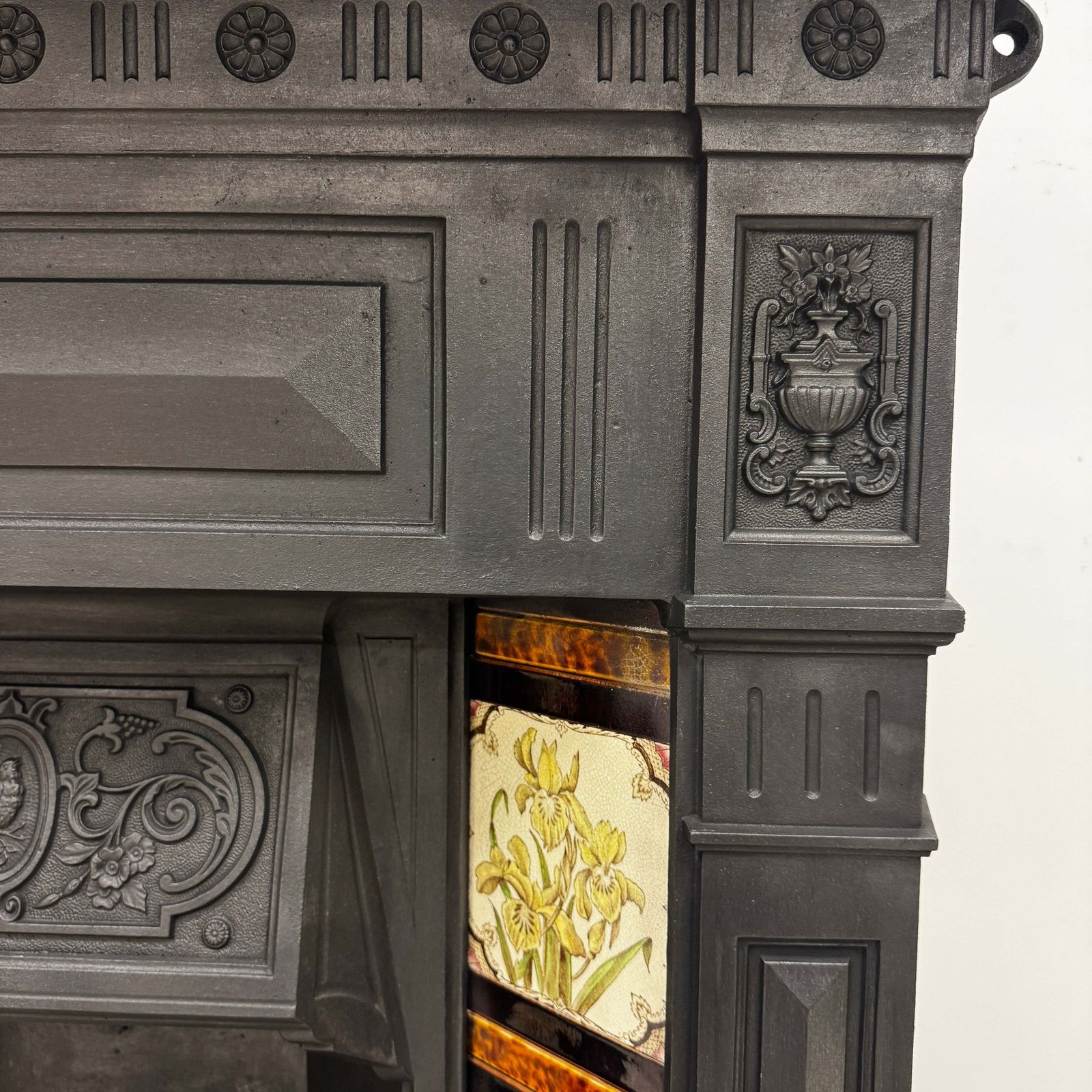 photo vinterior Antique Victorian Tiled Cast Iron Combination Fireplace