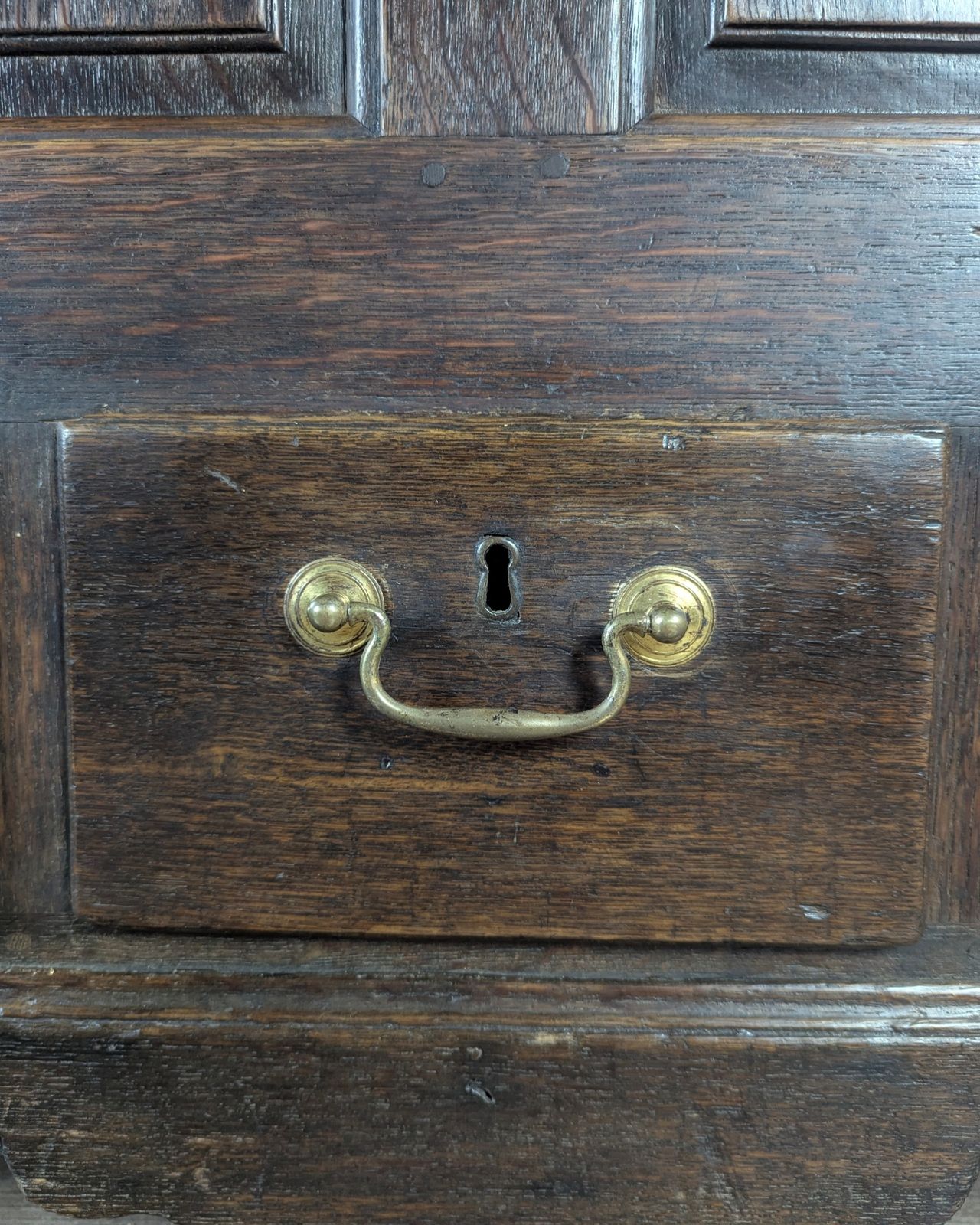 photo furniture Large 18th Century Oak Mule Chest With Drawers And Hidden Storage