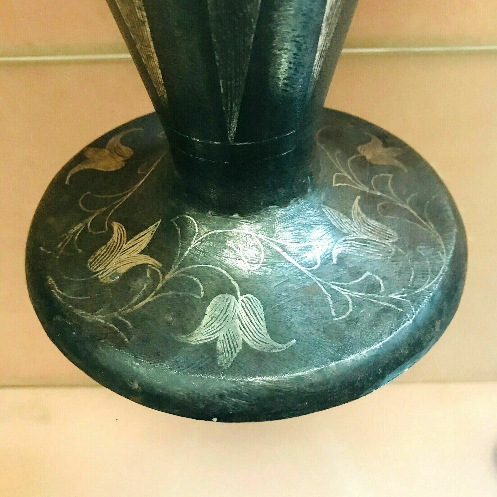 Vase Ovoïde En Métal Ciselé Sur Pied Douche XX Siècle photo furniture