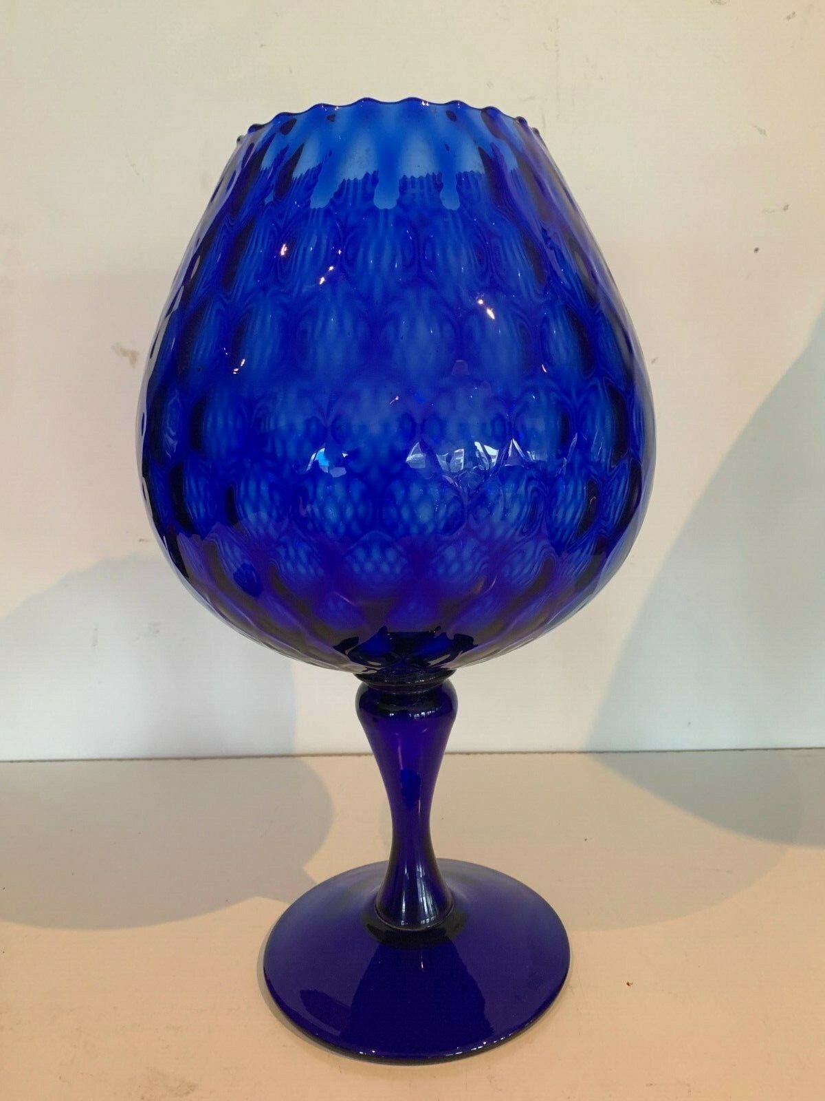 Vase Conique  Sur Pied Douche En Verre Bleu XX Siècle