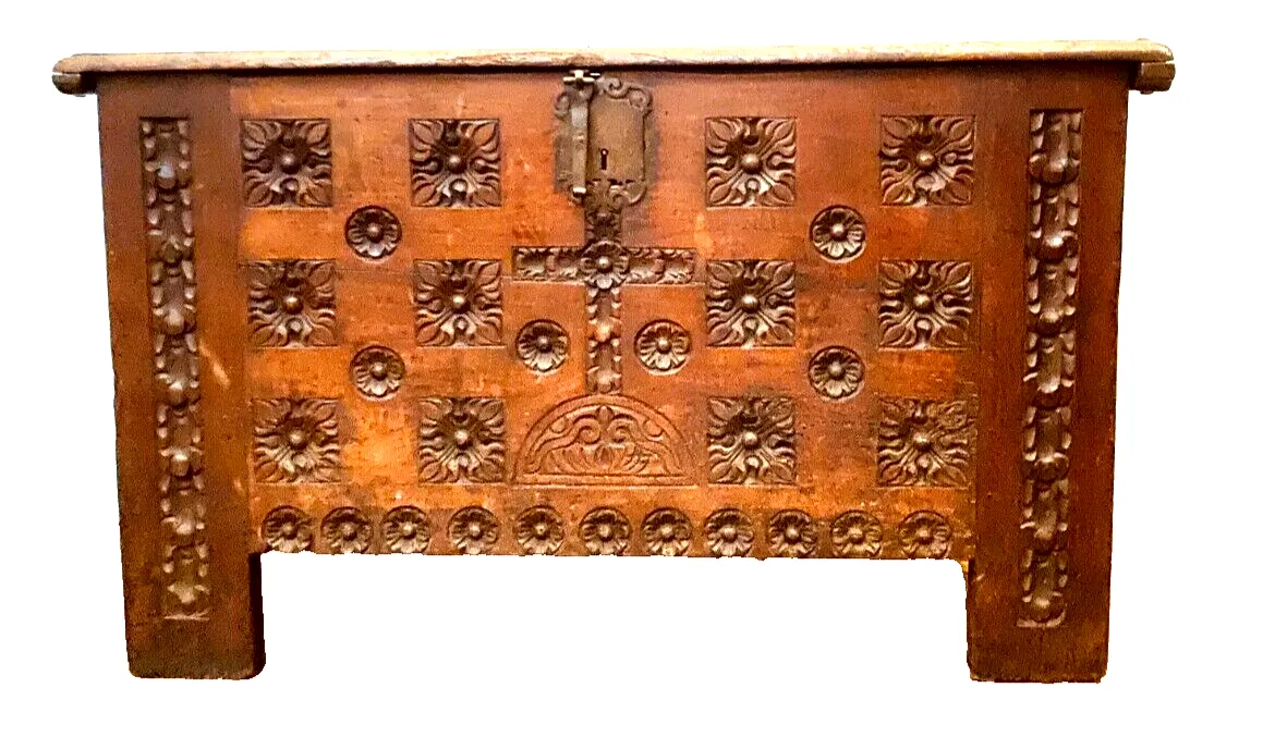 Antique Renaissance Style Carved Oak Chest 18th Century photo vinterior