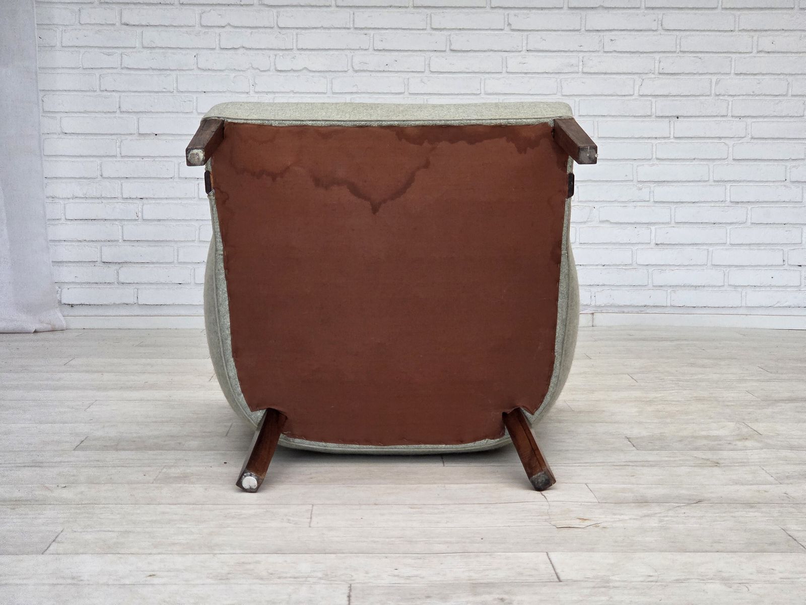 photo vinterior 1960s, Danish Armchair, Original Light Grey Furniture Wool, Solid Teak Wood.