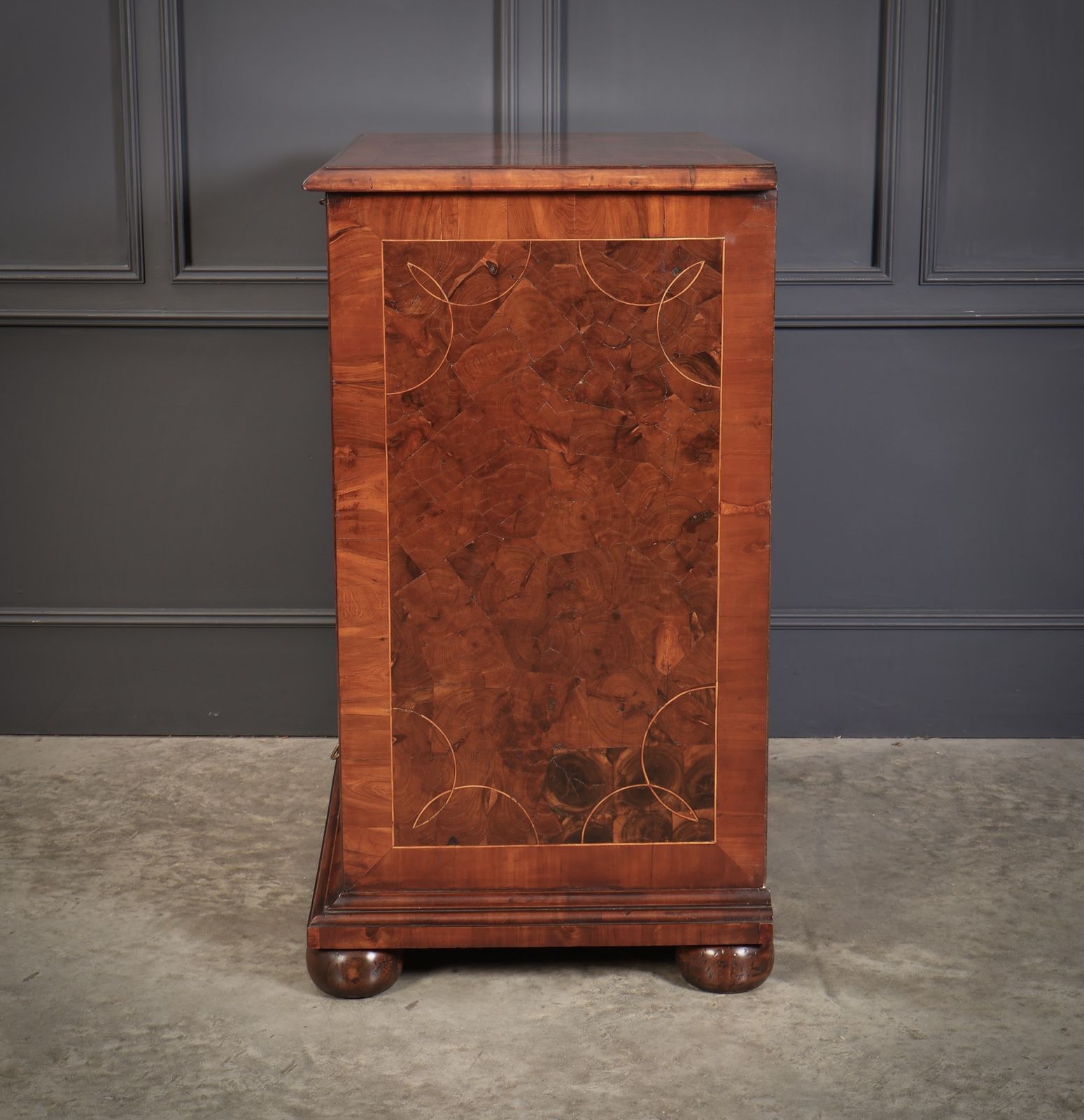 William & Mary Oyster Veneered Chest Of Drawers photo 9950.0