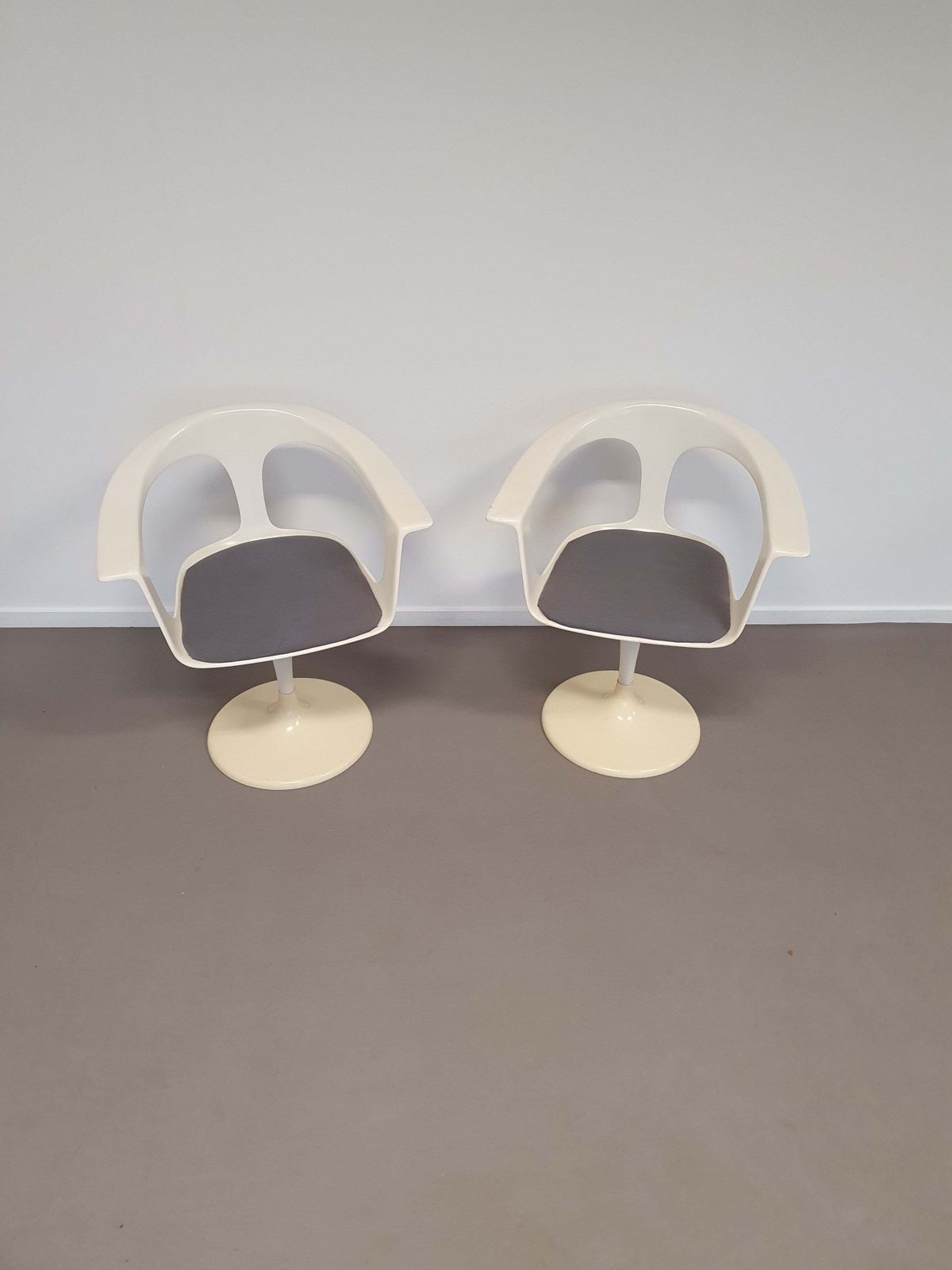 2 X Nesting Sidetable / Neo Classic / Painted Gold Leaf Top / The Battle Of Texel photo furniture