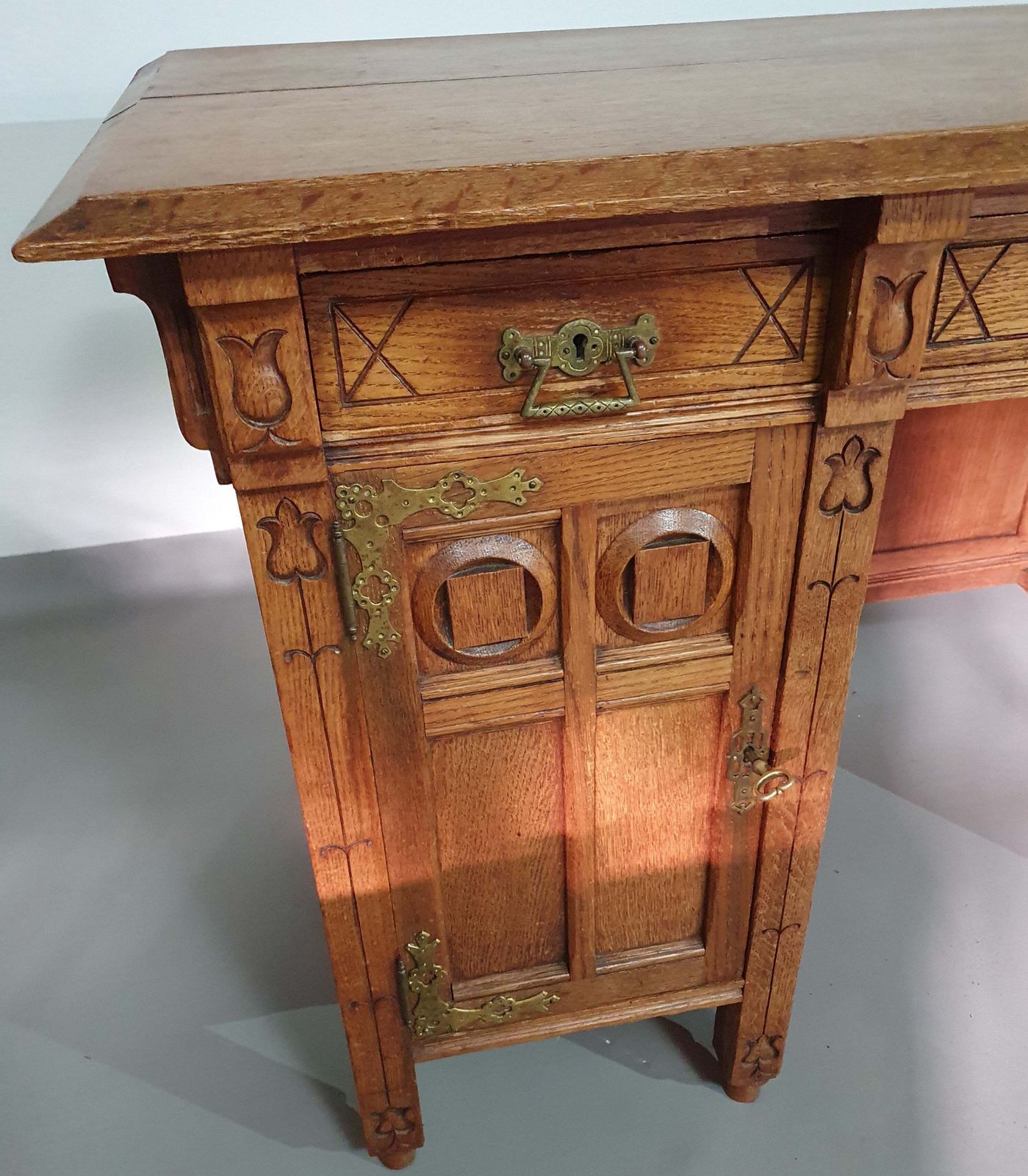 photo vinterior Art & Craft Desk Early 1920's Height 78 Width 135 Depth 60 Cm