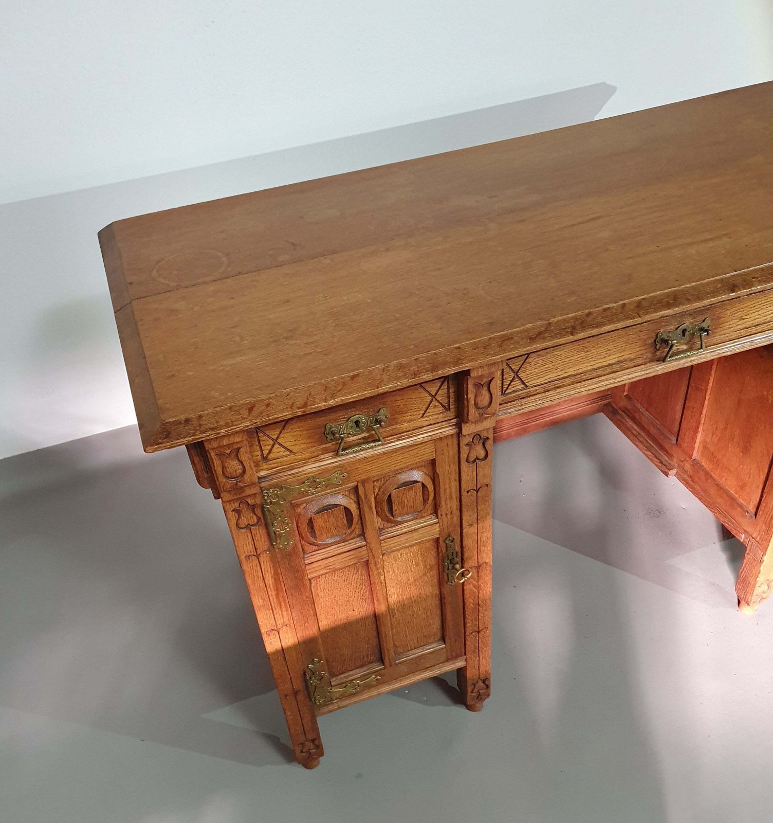 photo buy Art & Craft Desk Early 1920's Height 78 Width 135 Depth 60 Cm