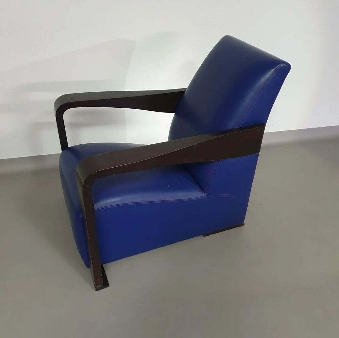 photo vinterior 4 X Vintage Ying Lounge Chairs / Fauteuils Van Hugues Chevalier, Jaren 1990. 3 X Blue / 1 X Red Leather. Special Made In These Colours For Tommy Hilfi