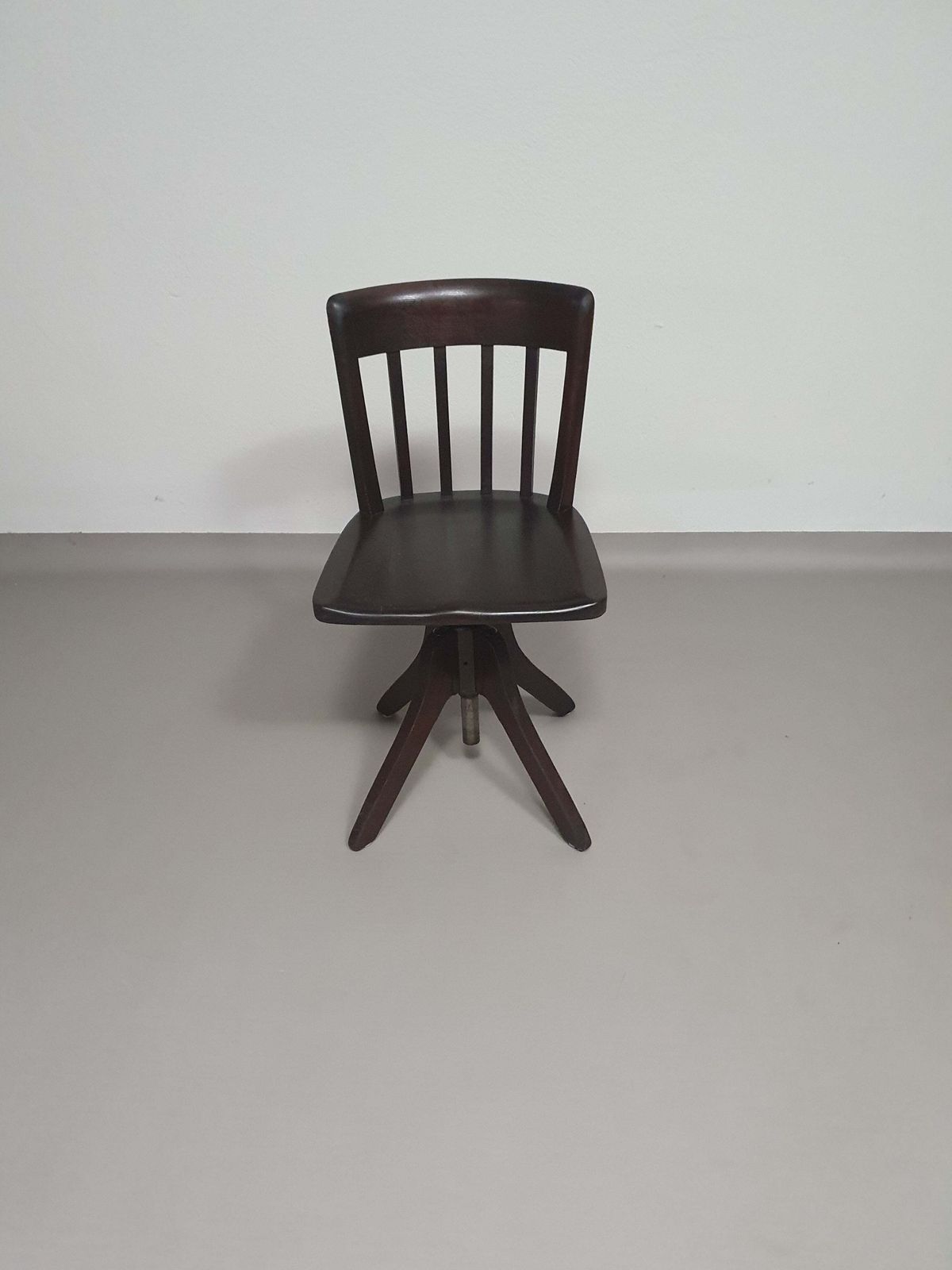 photo vinterior American Office Chair. Adjustable Height 45 / 56 Cm. Marked Rüegg Naegeli (Swiss)