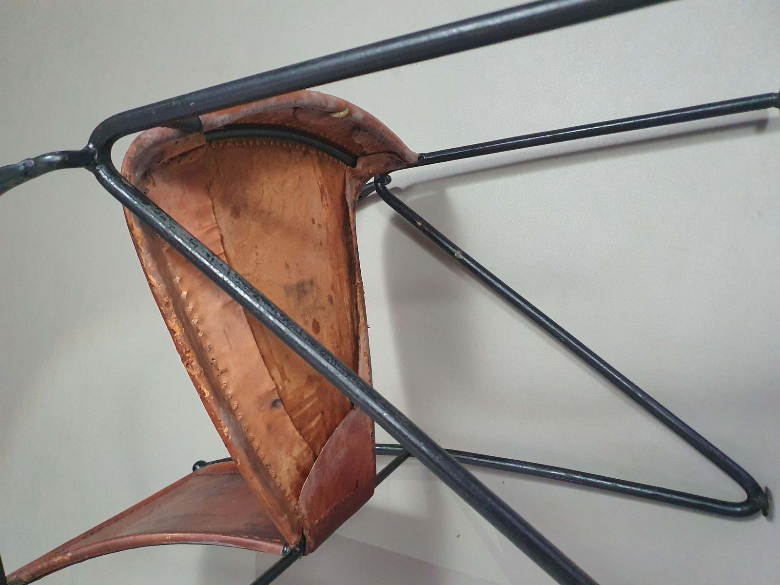 photo vinterior 24 Chairs In Leather And Solid Wrought Iron
