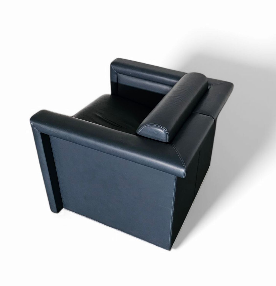 photo vinterior Pair / Trix And Robert Haussmann / Leather Chairs By Knoll