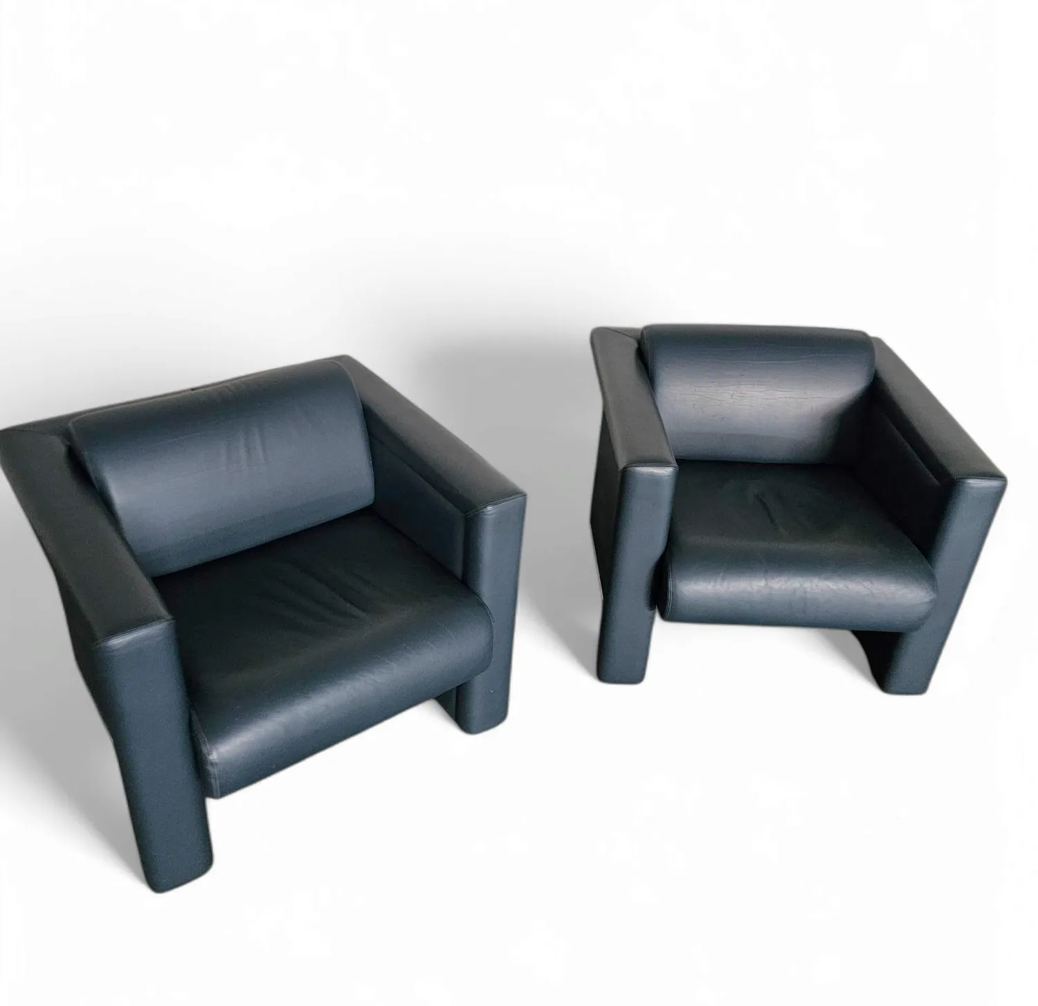 photo buy Pair / Trix And Robert Haussmann / Leather Chairs By Knoll