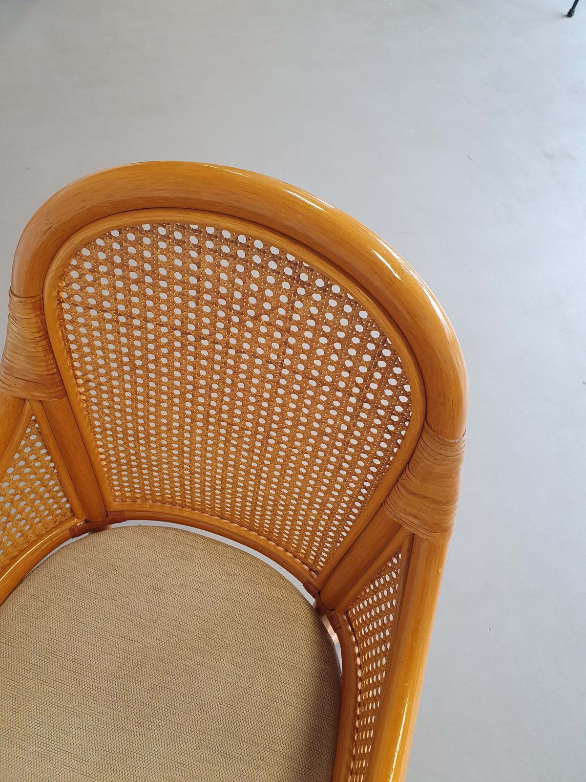 photo furniture 4 X Rattan /Webbing Dining Chairs 80s In Beautiful Condition