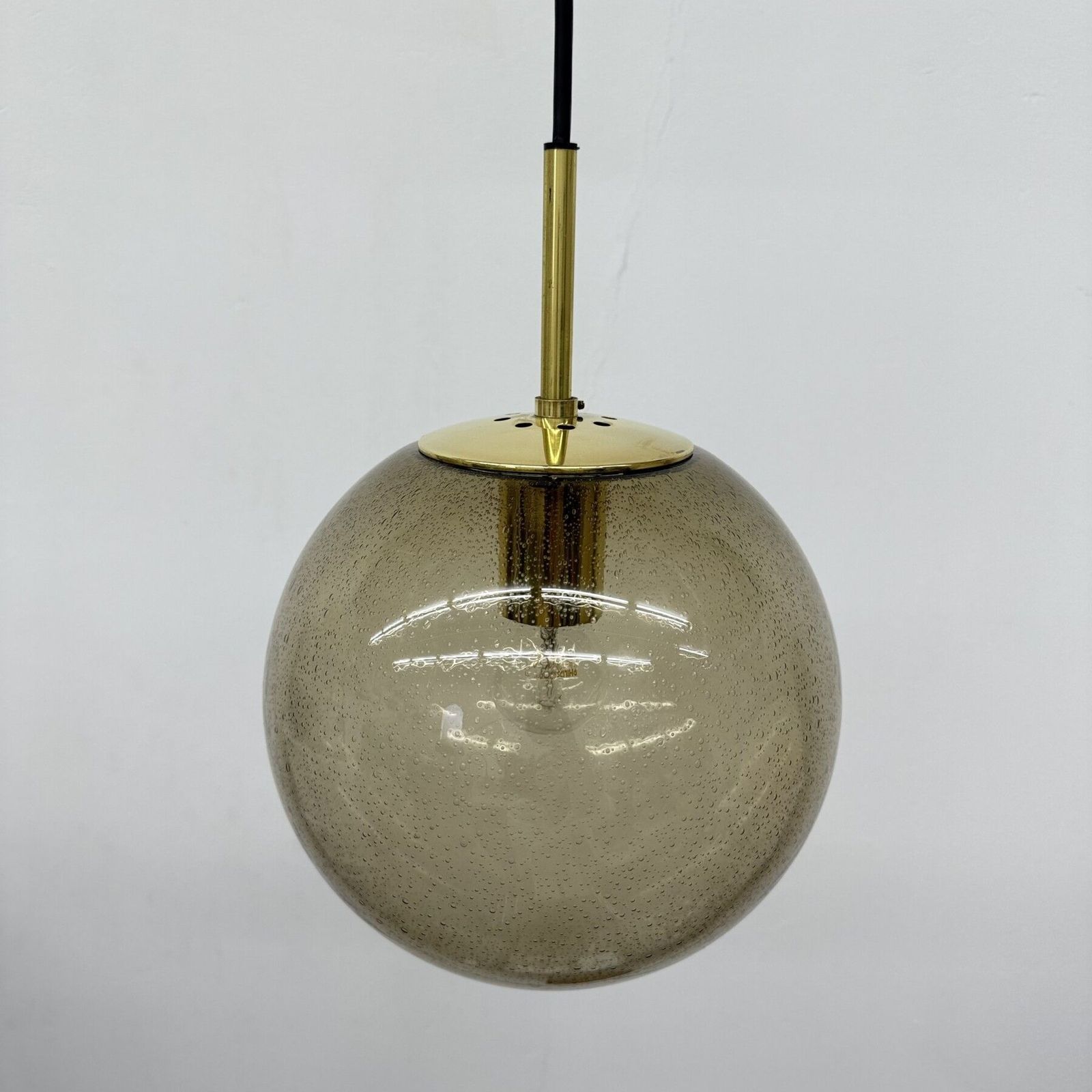 photo vintage Limburg Glashütte Messing Rookglazen Bol Hanglamp, Jaren 1970