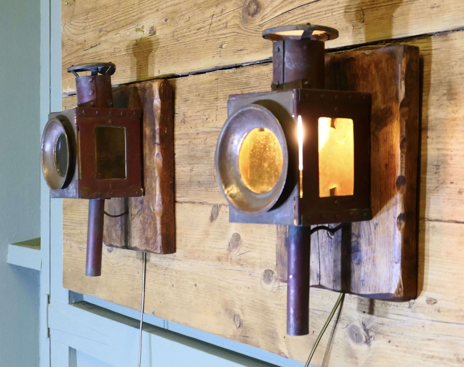 A Superb Pair Of Copper And Iron Railway Carriage Lamps photo vinterior