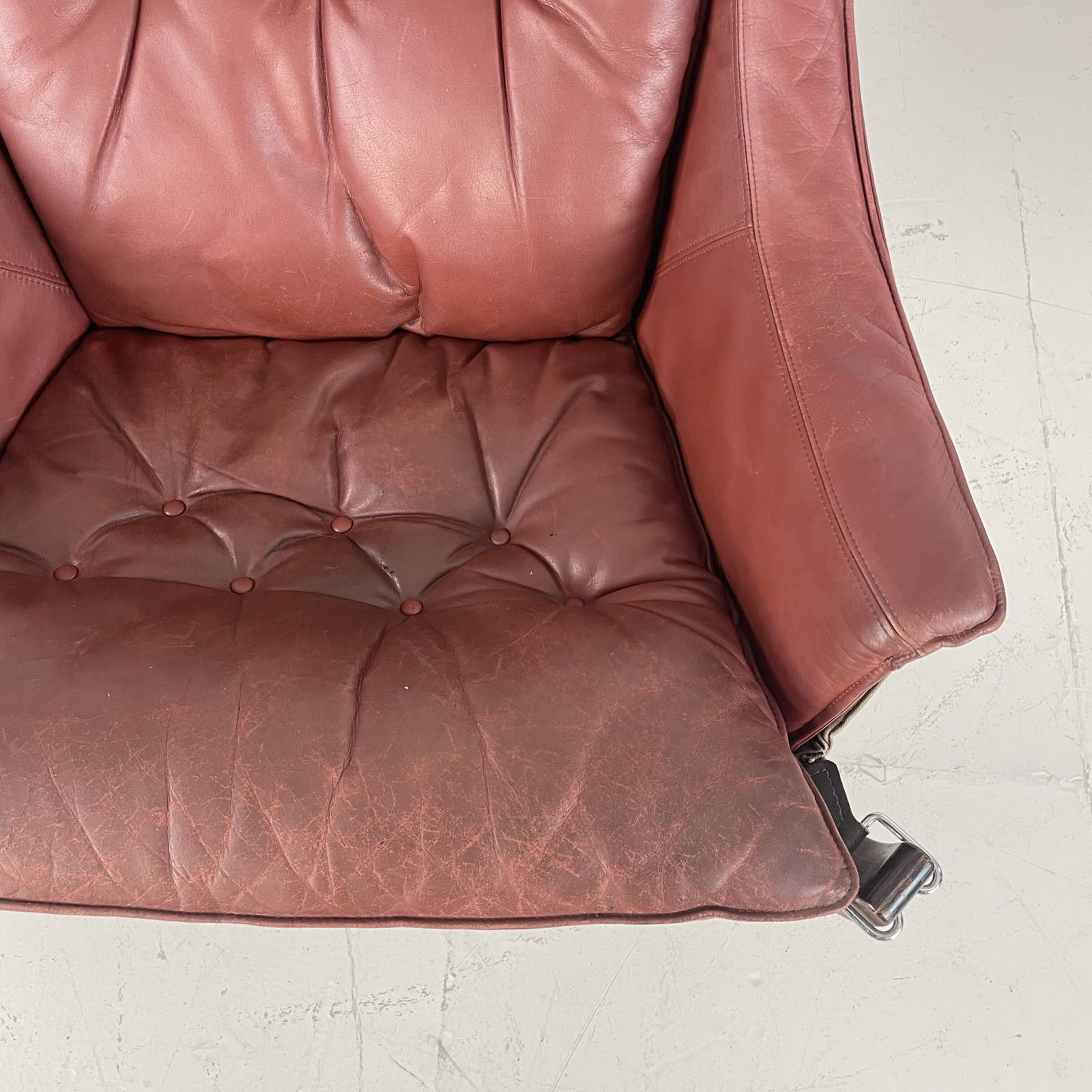 Vintage Winged Leather High Backed Falcon Chair Designed By Sigurd Resell photo 1079.0