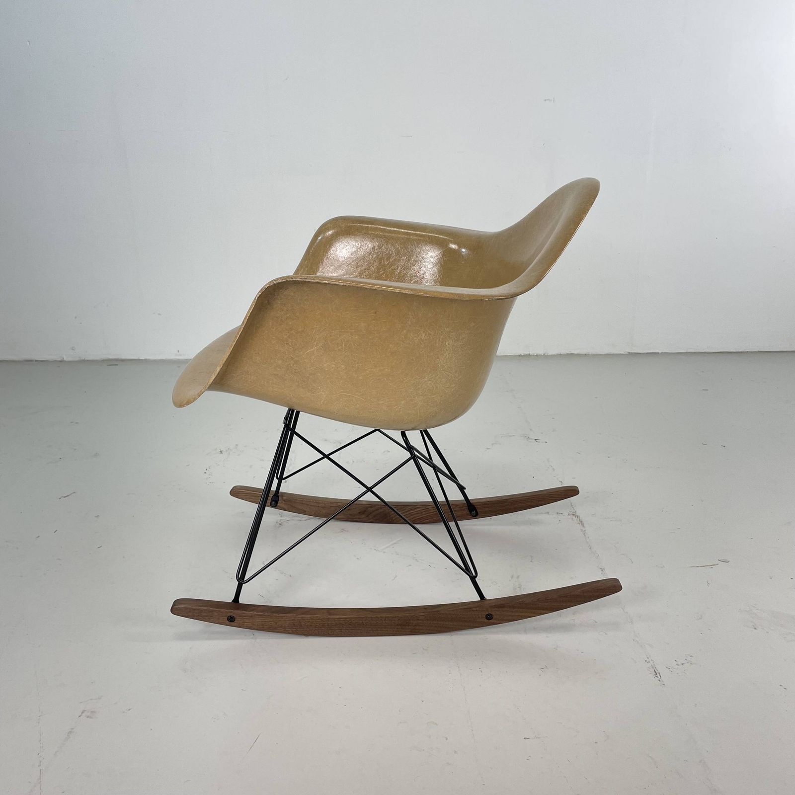 Eames Herman Miller 1950s Rar Rocking Chair In Light Tan photo buy