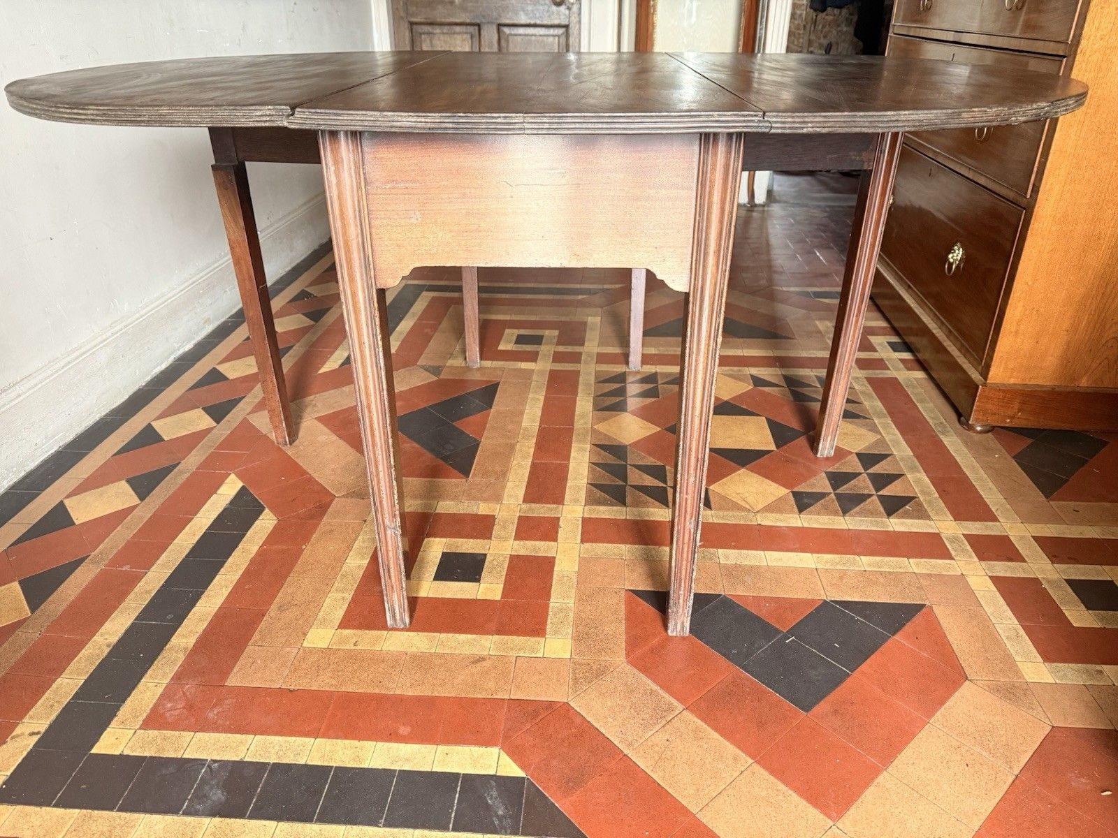 Antique Mahogany Georgian Extendable Drop Leaf Dining Table Seats Around  6 photo for sale
