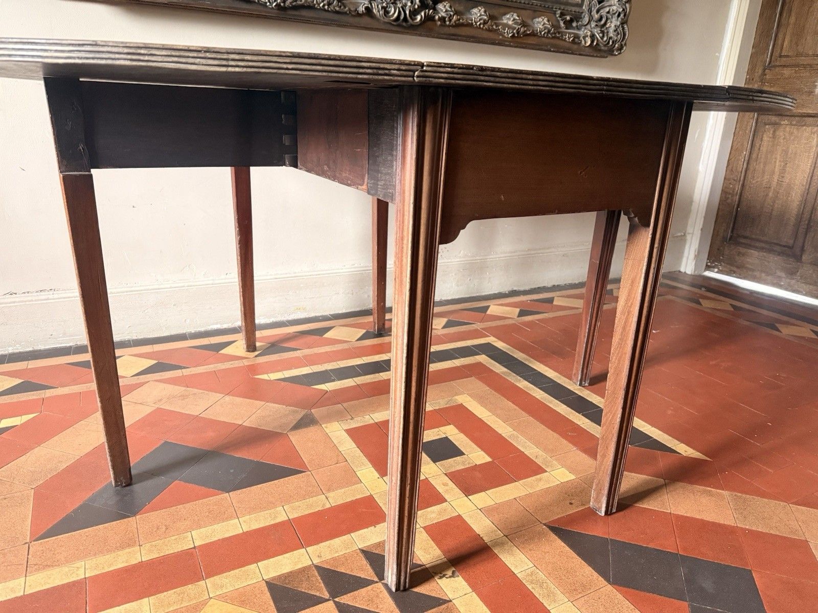 photo furniture Antique Mahogany Georgian Extendable Drop Leaf Dining Table Seats Around  6
