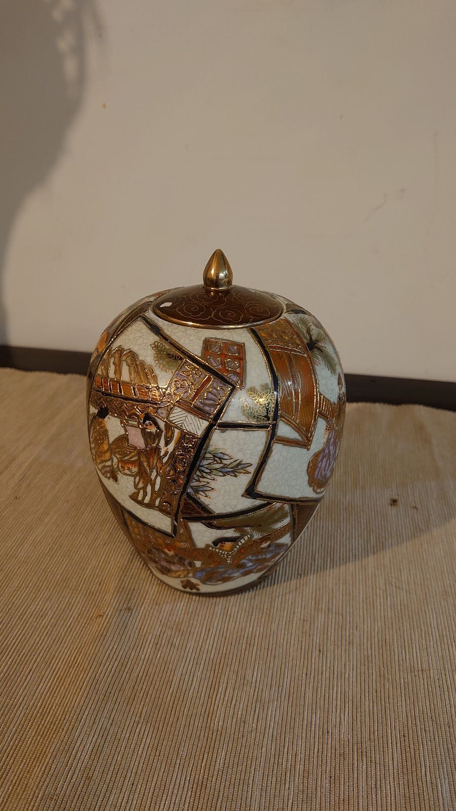 photo furniture Satsuma Urn   16cm Tall And 11.5cm In Diameter   Very Good Condition!
