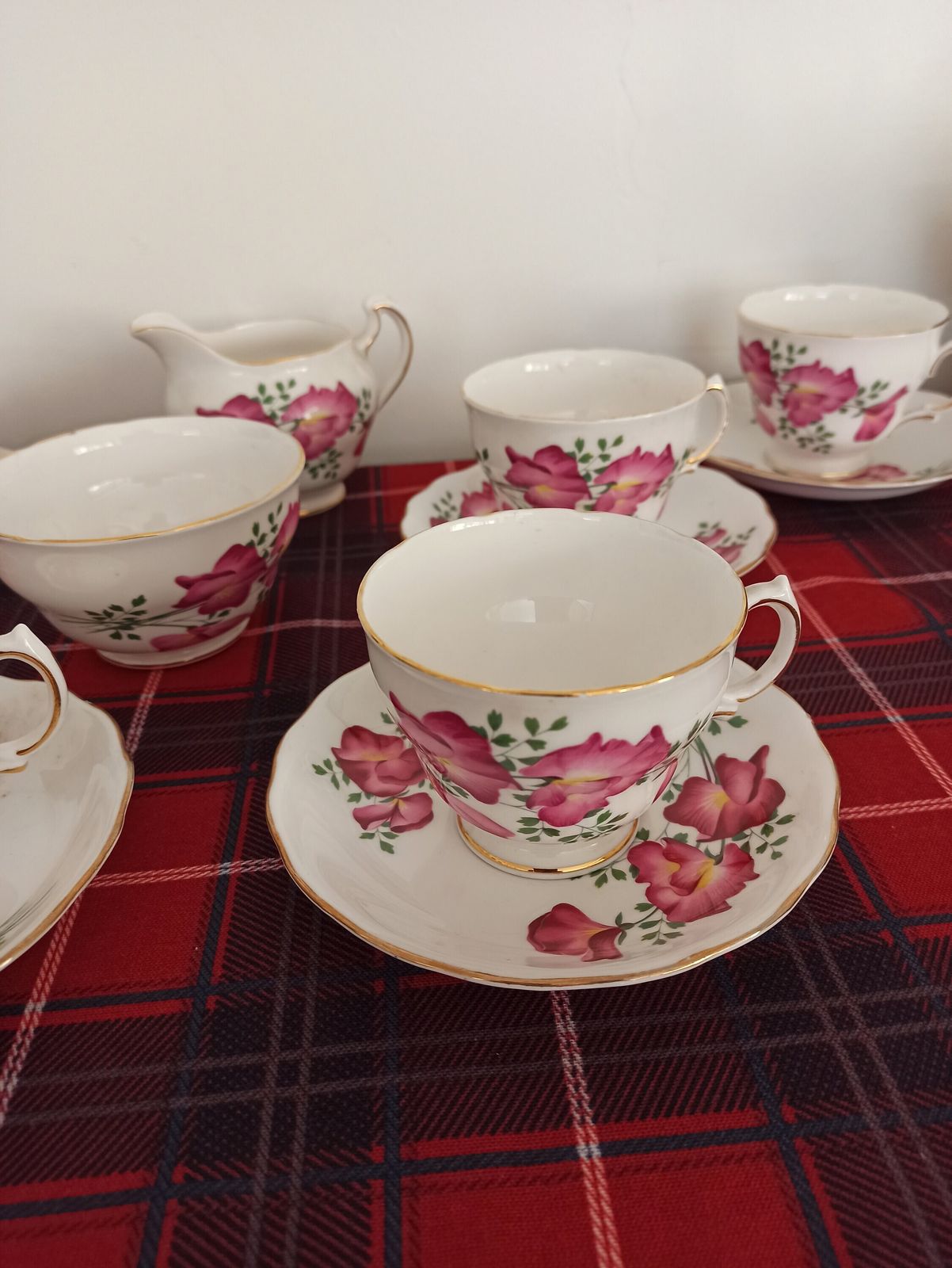 Royal Vale Bone China Tea Set. 6 Cups, 6 Saucers, Milk Jug And Sugar Bowl. photo furniture