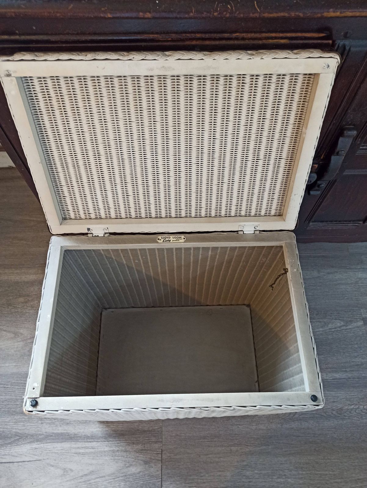 Lloyd Loom Lusty Linen Basket. Very Good Condition. Original. Glass Top And Label. photo vintage