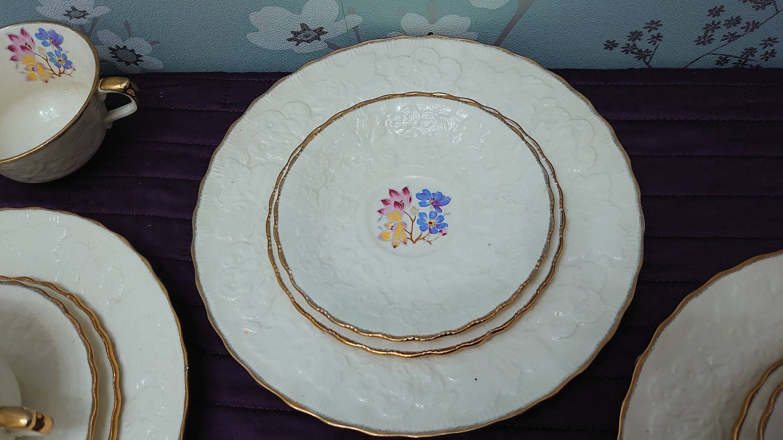 Alfred Meakin Tea And Side Plate Set   16 Pieces   Offwhite And Painted Cornflowers   Good Condition photo vintage