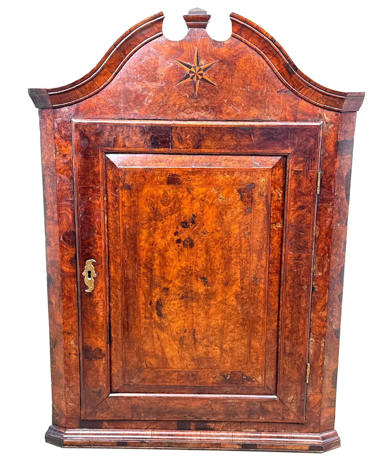 Queen Anne Burr Walnut Hanging Corner Cupboard (England, Circa 1710) photo vinterior