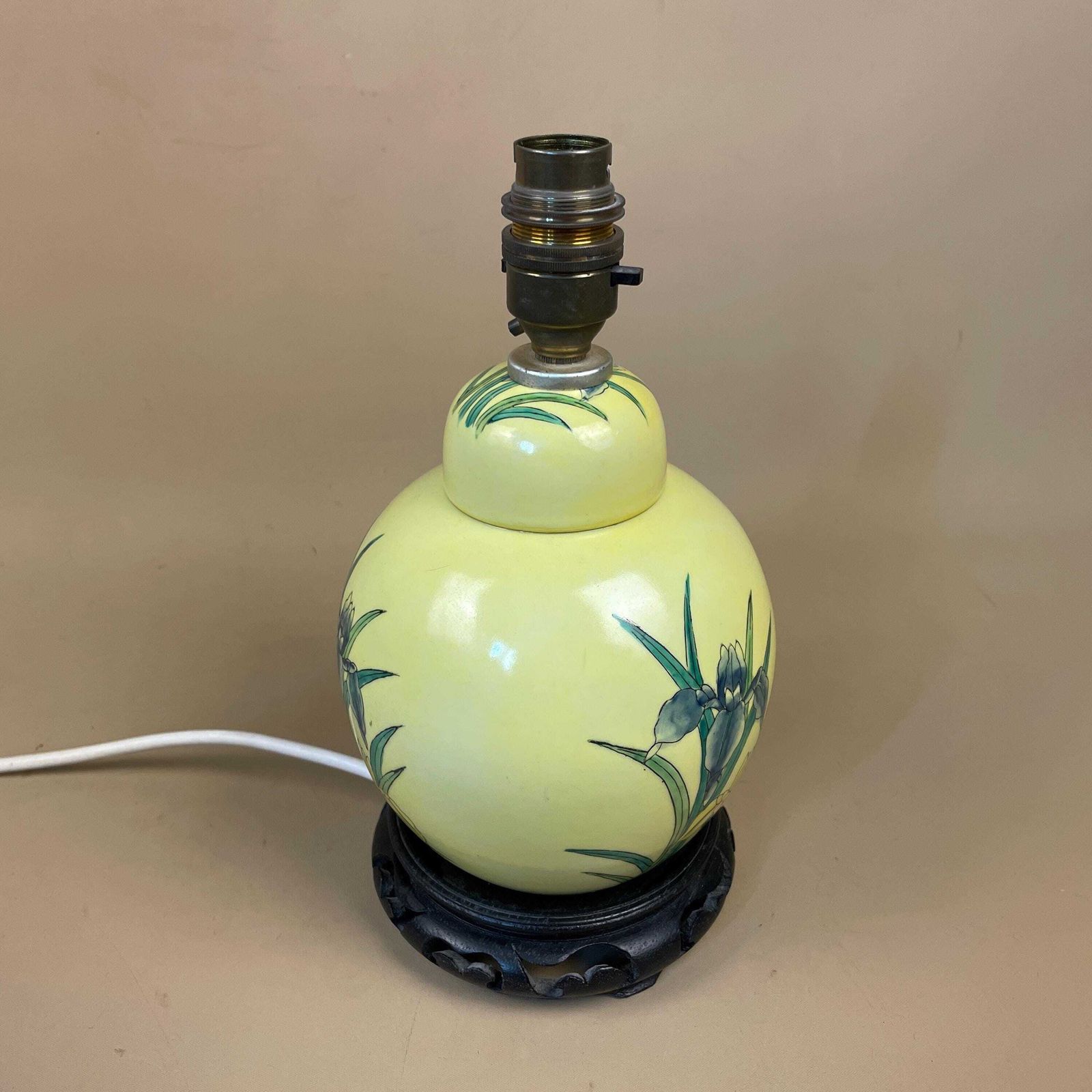 Vintage Ceramic Lamp Light Bedside Table Hand Painted Chinese Floral Design Pattern Wood Base Oriental Vase Yellow Antique Brass Ginger Jar photo furniture