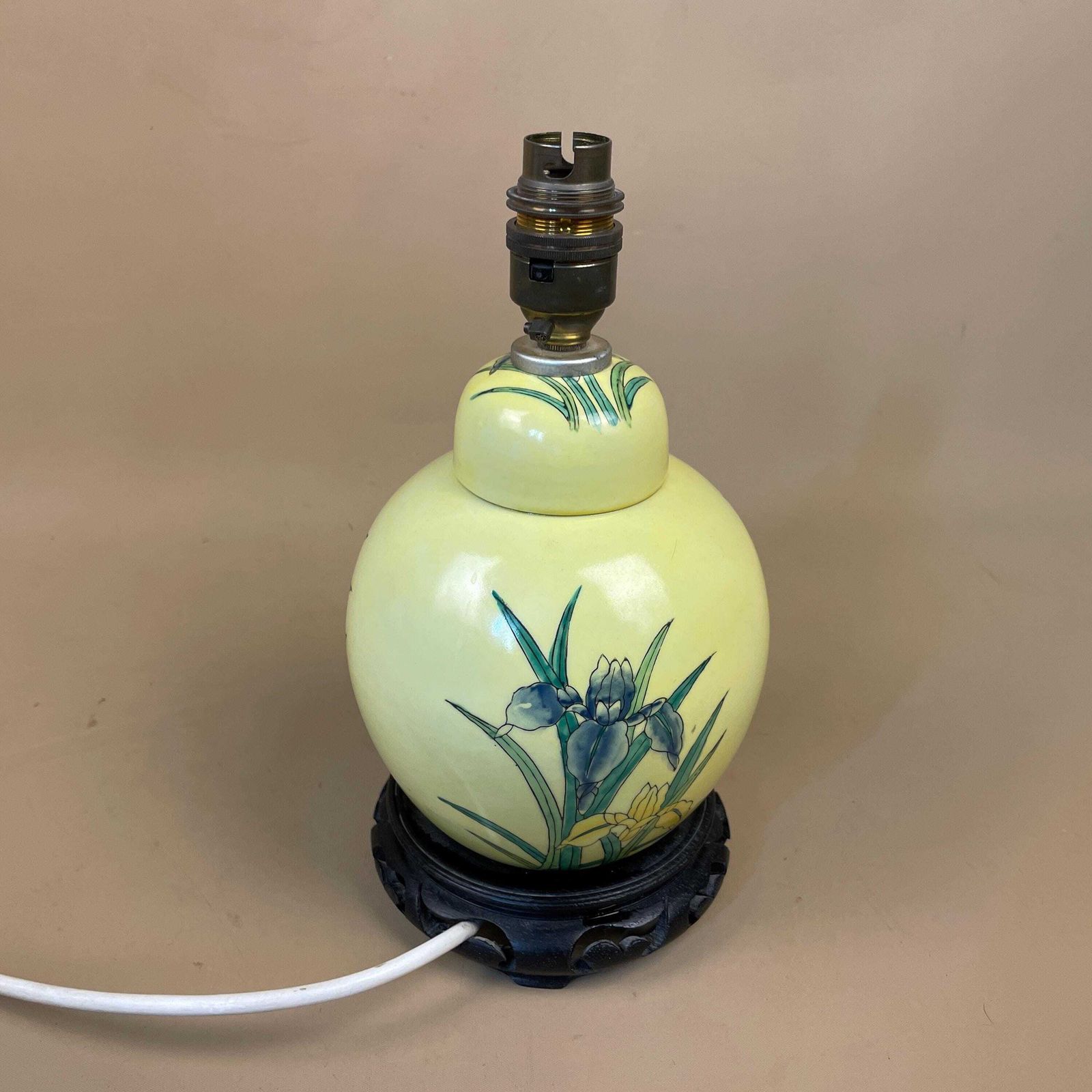 Vintage Ceramic Lamp Light Bedside Table Hand Painted Chinese Floral Design Pattern Wood Base Oriental Vase Yellow Antique Brass Ginger Jar photo 69.0