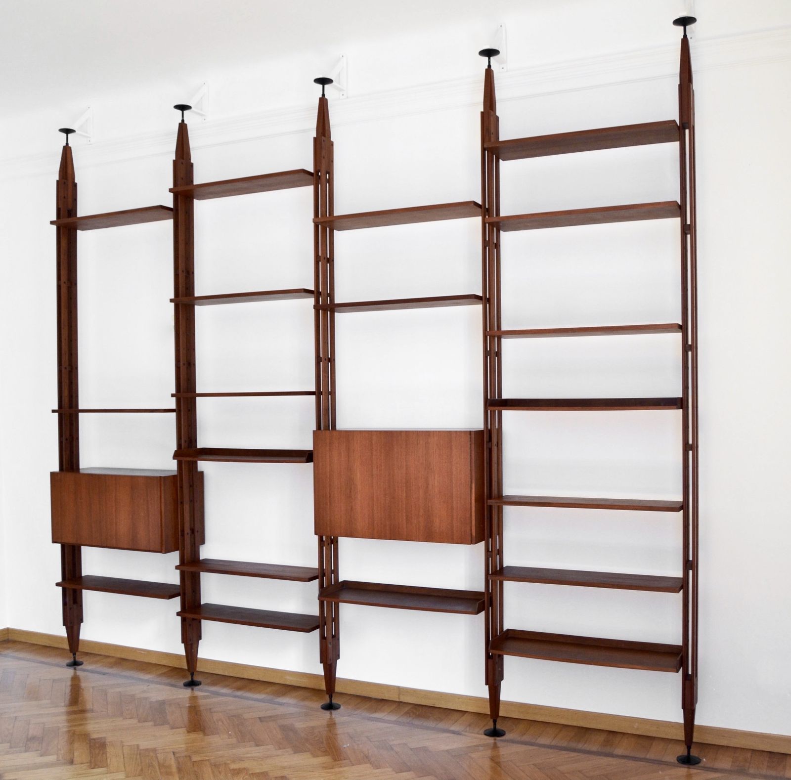 Vintage Midcentury Franco Albini For Poggi  Italian Floor To Ceiling Infinito Bookcase In Teak, 1950s. Modern / Retro / Scandinavian. photo Furniture