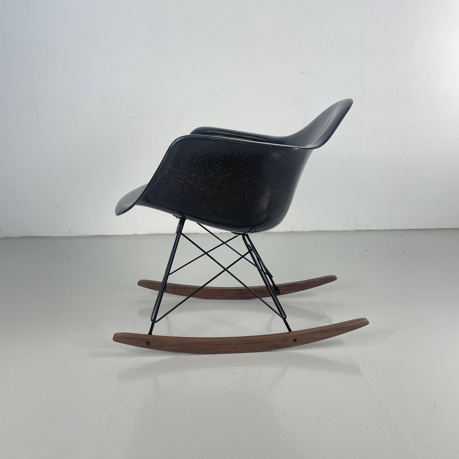 1950s Herman Miller Eames Rar Rocking Chair In Brown photo furniture