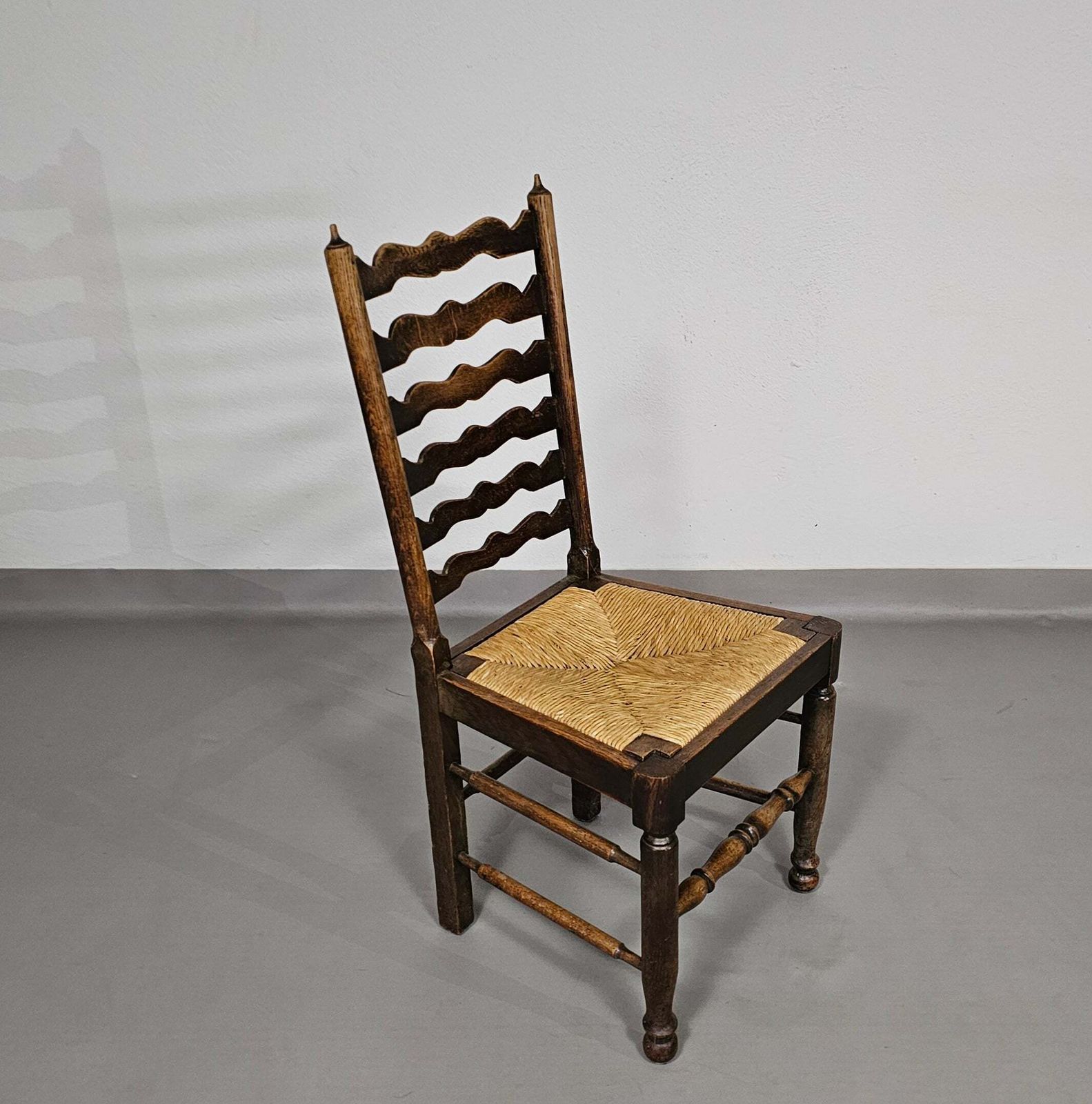 photo furniture Set Of 4 Oak, Rustic, Farmhouse, Ladderback Dining Chairs With Rush Seats 1960s
