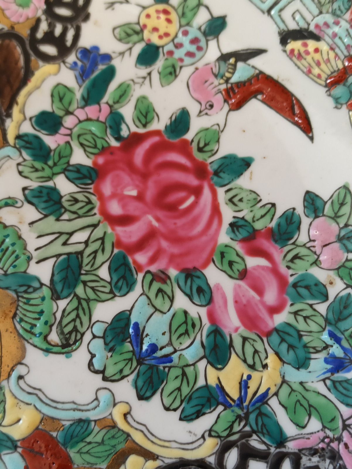 A Pair Of Hand Painted Famille Rose Decorative Wall Plates. photo Art