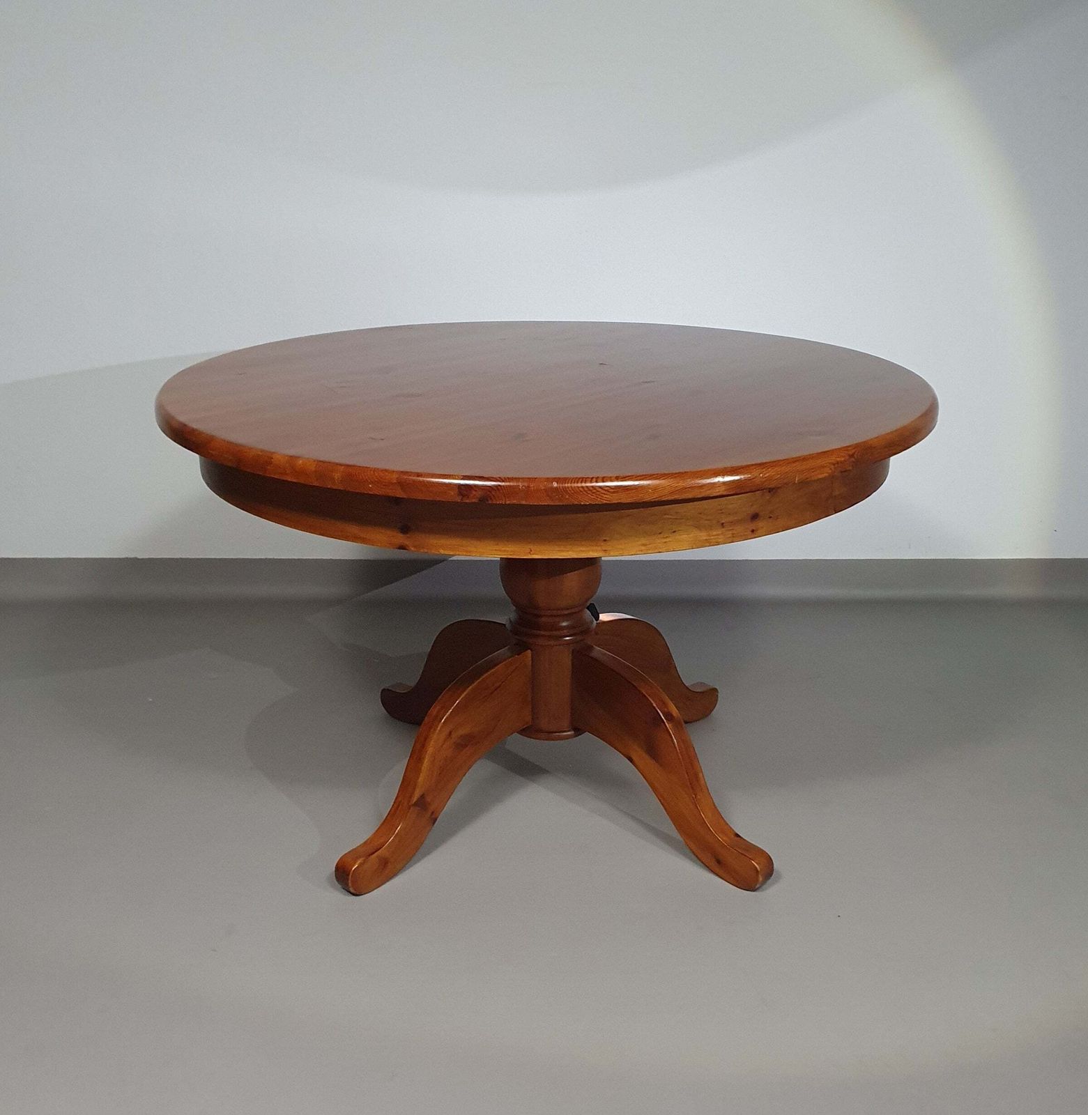 70s Pine Wood Dining Table / Wood Column Leg Table In 4 Leg Design With Round Top Width 125 Cm Height 75 Cm photo vinterior